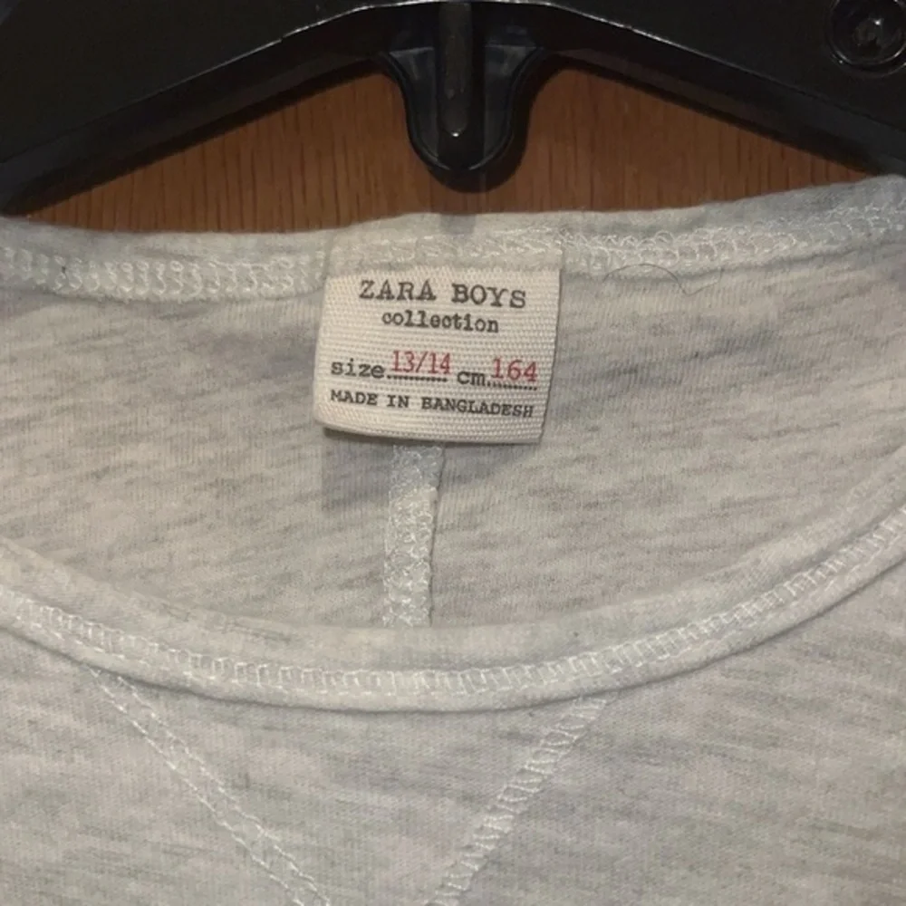 Zara T-Shirt Boys Size 13/14 Grey Short Sleeve Curved‎ Hem Crew Neck Tee